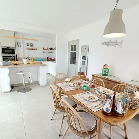 Apartmán Sunshine Coast, Sea View, Elevator & Wi-fi *